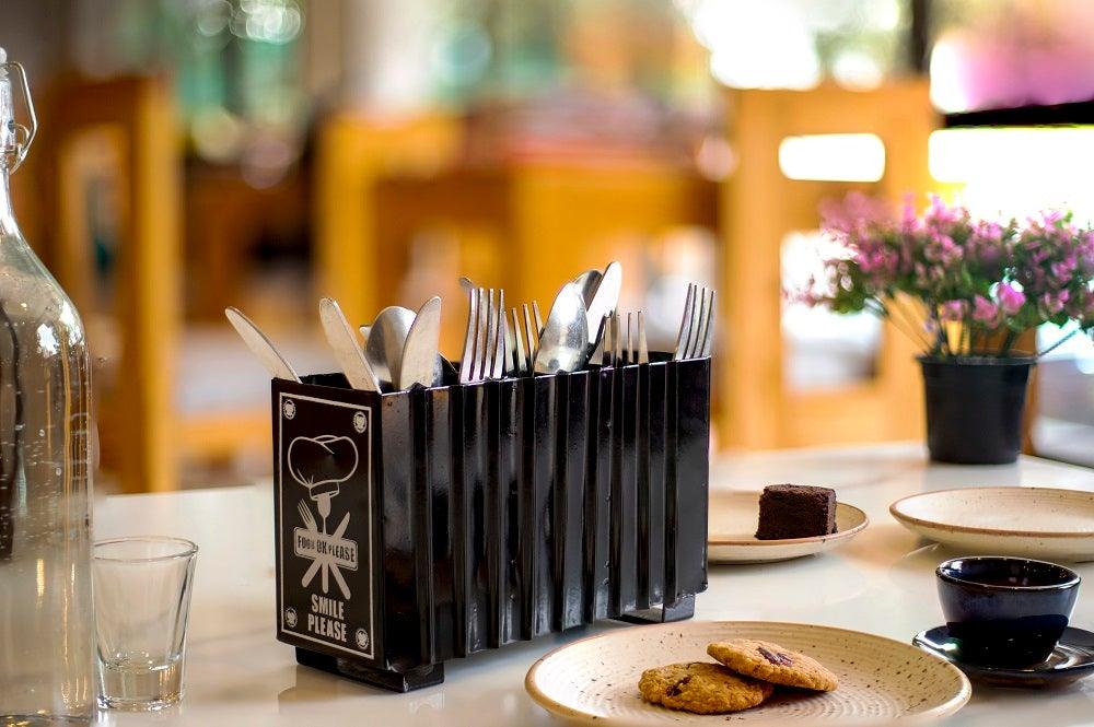 Tips To Choose The Right Cutlery Holder For Your Home