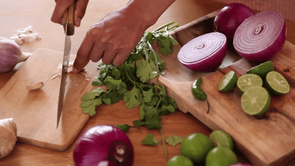 Things To Consider While Selecting A Chopping Board For Your Home